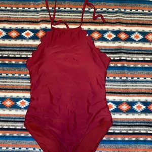 Shekini scalloped maroon halter top
Never worn